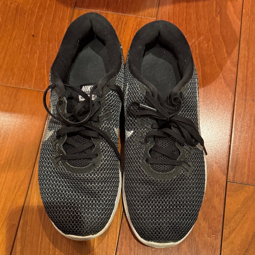 Nike Men's Black and White Sneakers